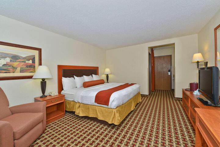 1 King Bed Microfridge High Speed Internet Full Breakfast (1 of 7)