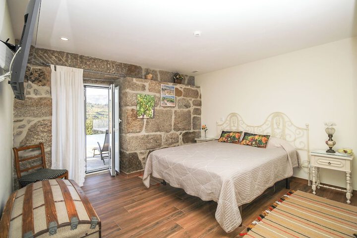 Room 3 of 65