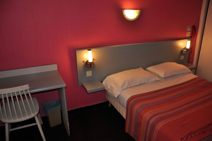 Room 15 of 40