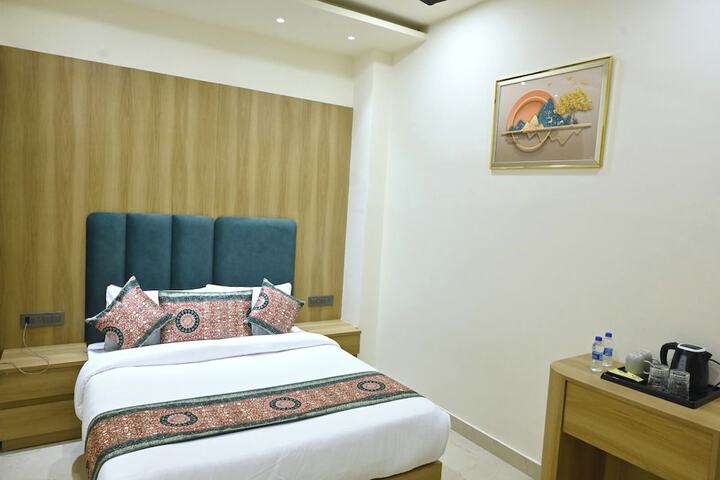Room 5 of 13