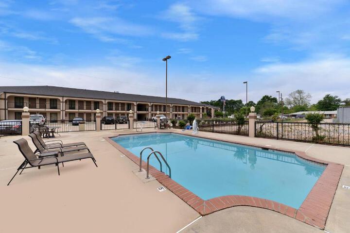 Pool 14 of 47