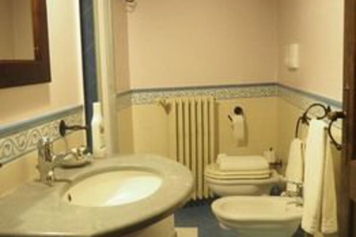 Room 2 of 49