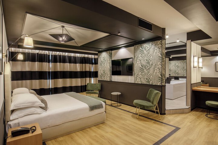 Room 5 of 23