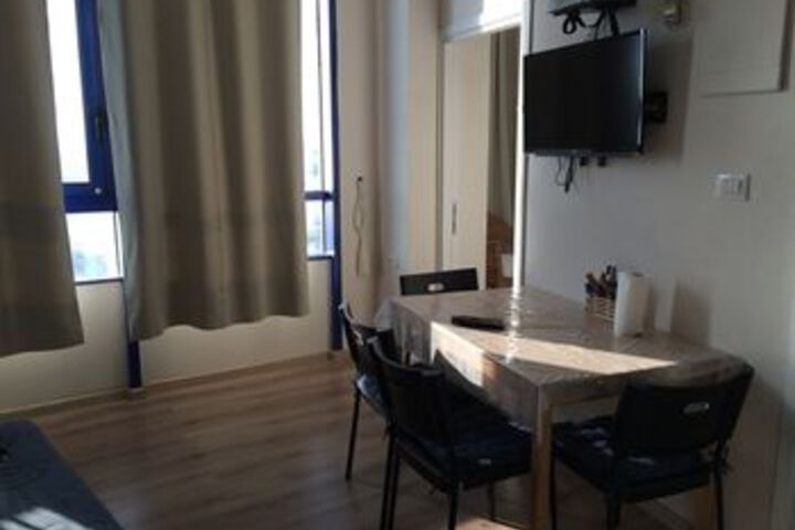 Room 14 of 16