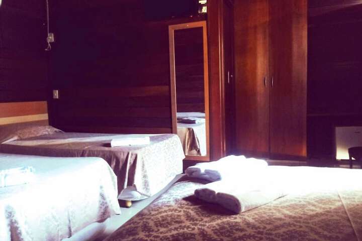 Room 13 of 37