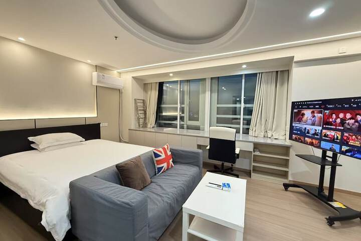 Room 2 of 63