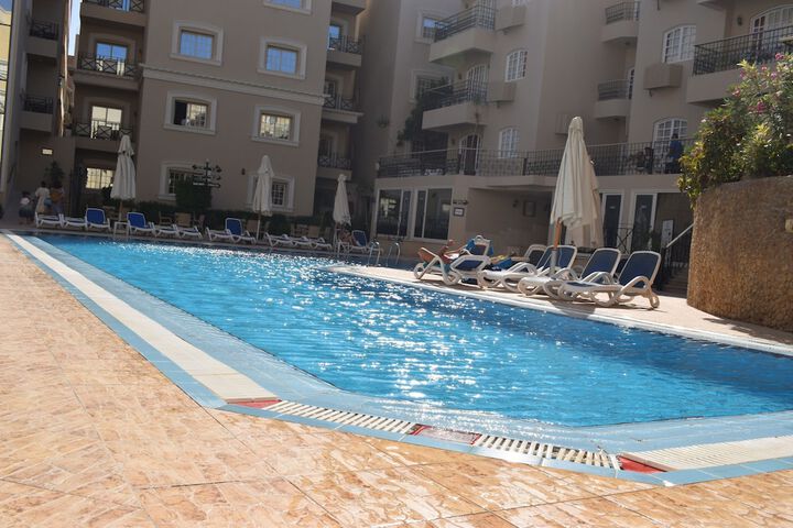 Pool 18 of 60