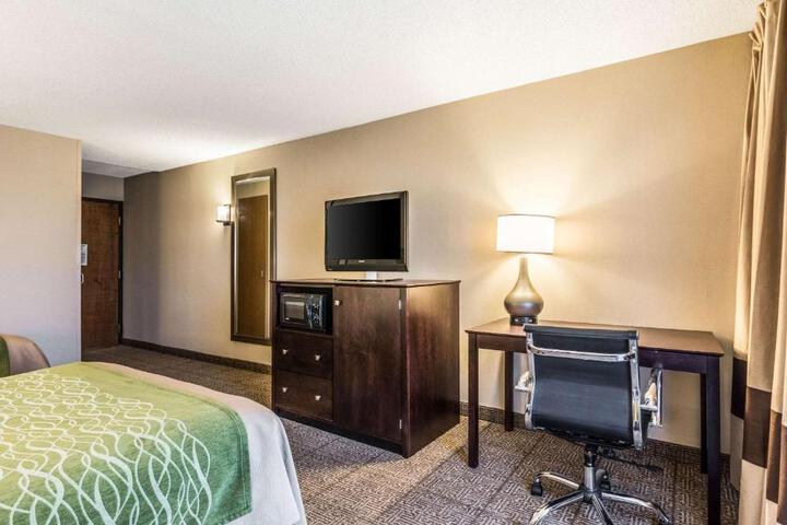 2 Double Beds (13 of 13)
