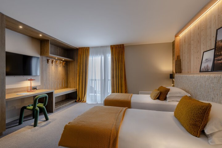 Room 2 of 74