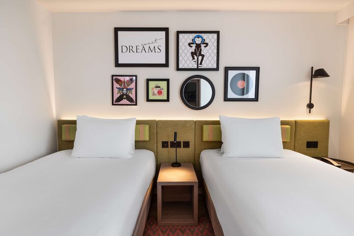 Room 13 of 29
