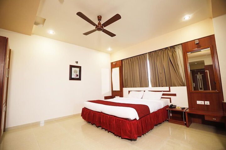 Room 5 of 9