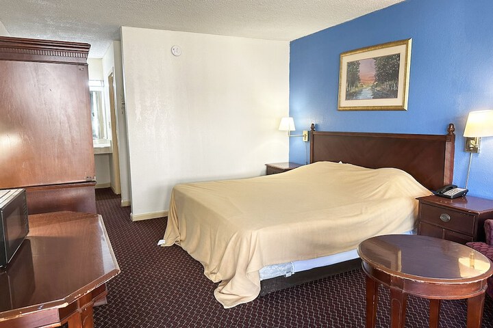 1 King Bed (1 of 44)