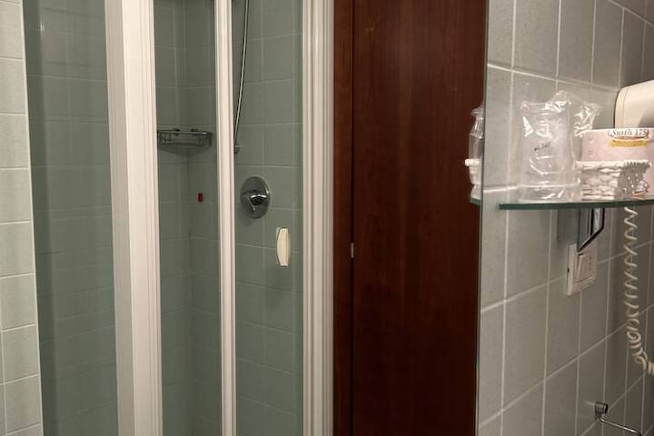 Room 17 of 41
