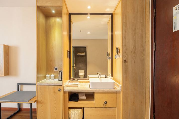 Room 4 of 14