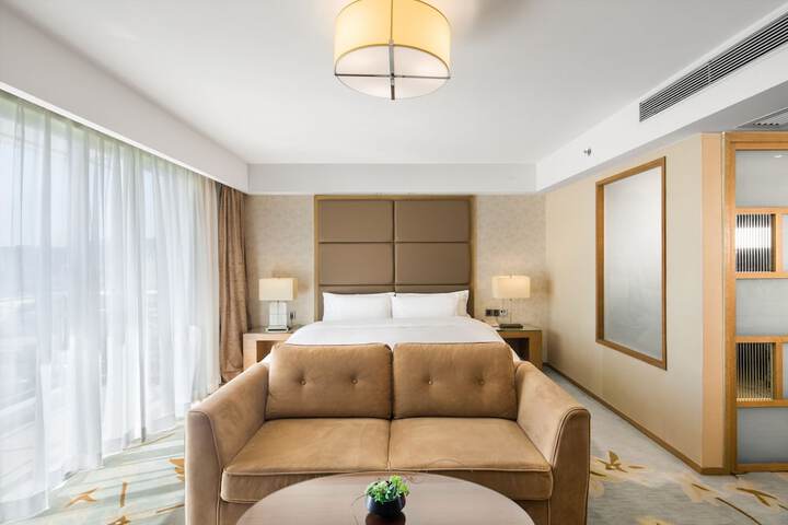 Room 11 of 38