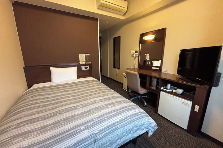 Room 8 of 26