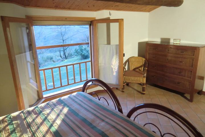 Room 4 of 98