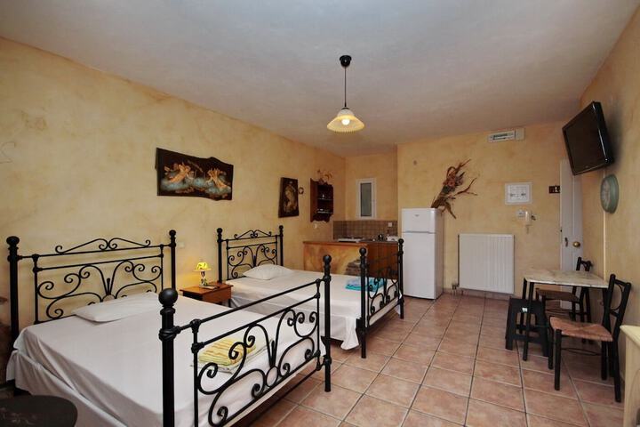 Room 4 of 30