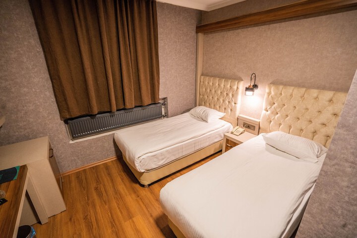 Room 11 of 34