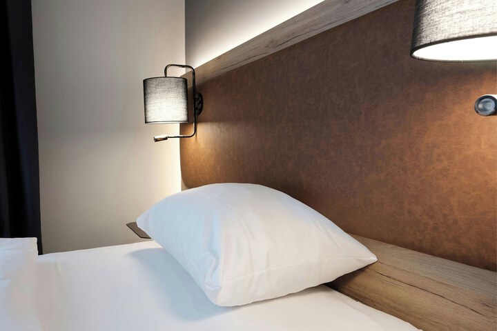Room 16 of 74