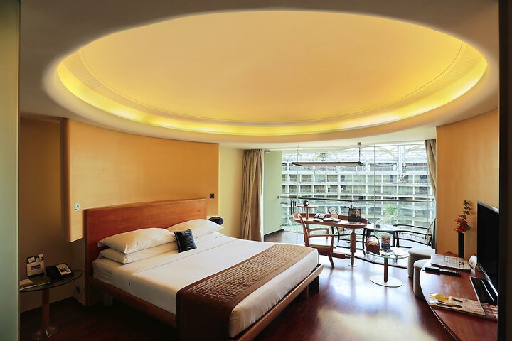 Room 6 of 84