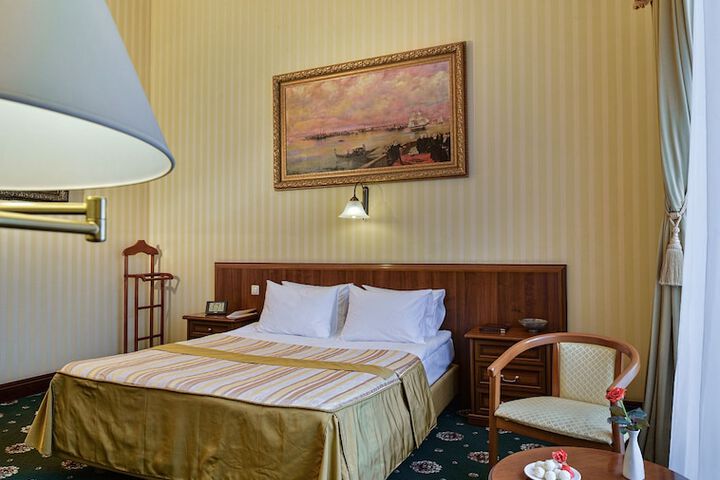 Room 9 of 77