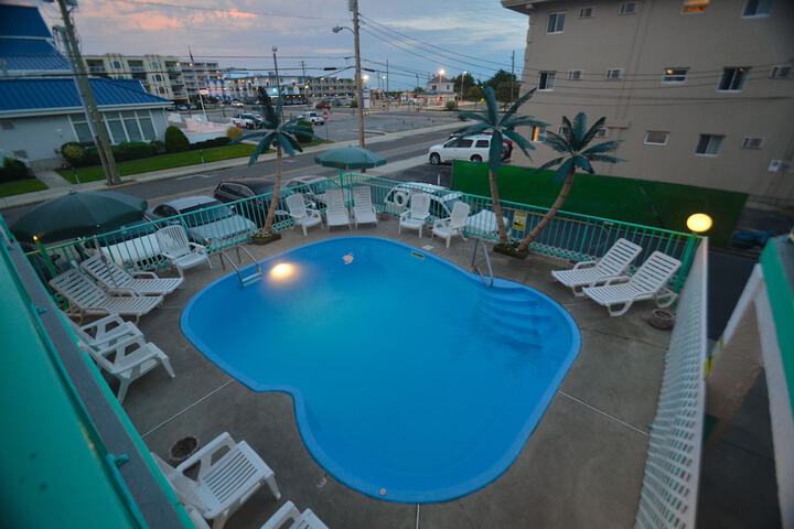 Pool 20 of 34