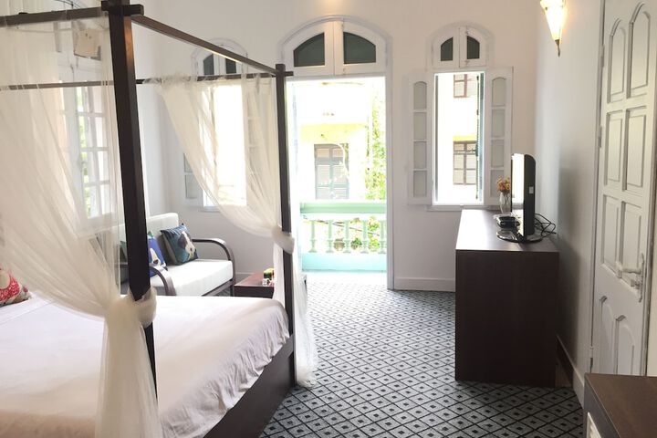 Room 8 of 27