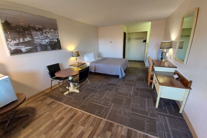 Room 3 of 6