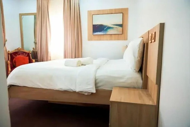 Room 28 of 63