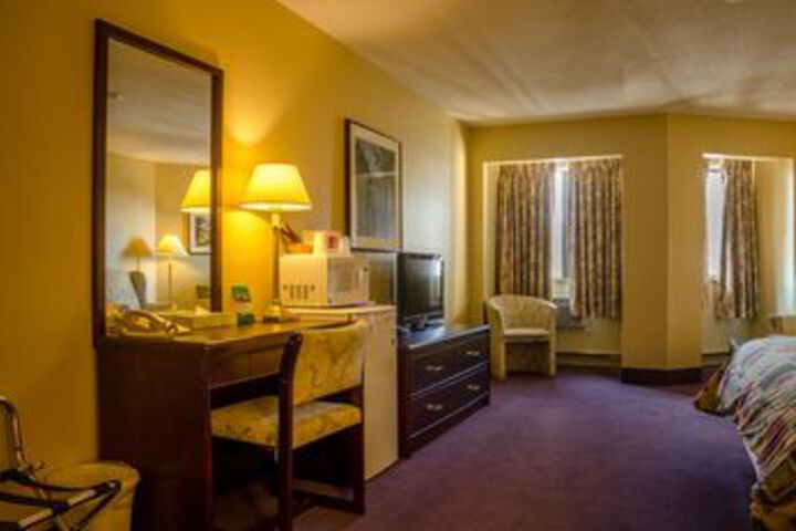 Room 10 of 25