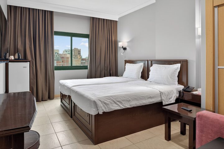 Room 4 of 8