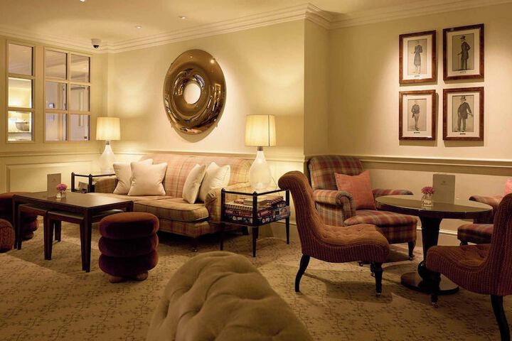 Lounge 105 of 131