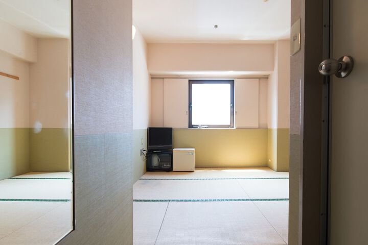 Room 6 of 95