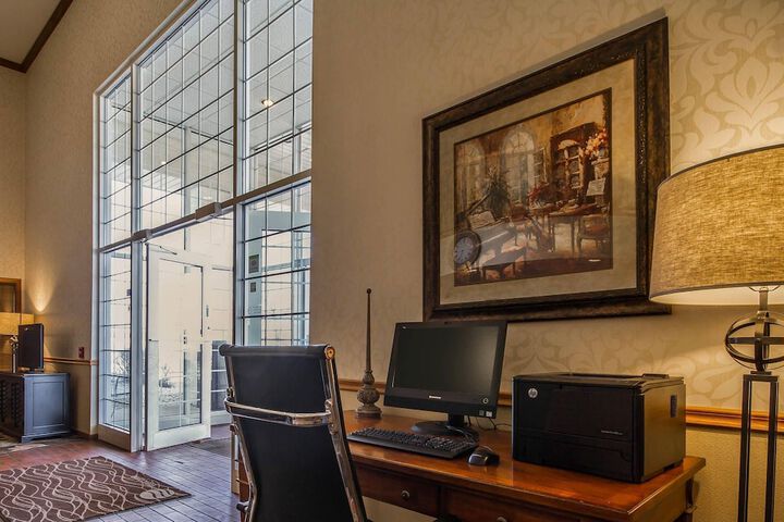 Business Center 42 of 46