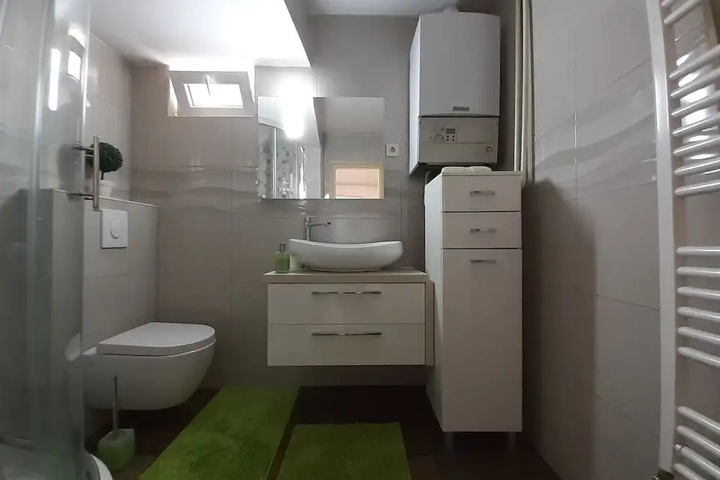 Room 8 of 24