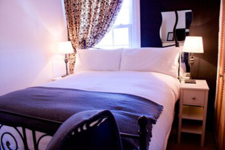 Room 13 of 16