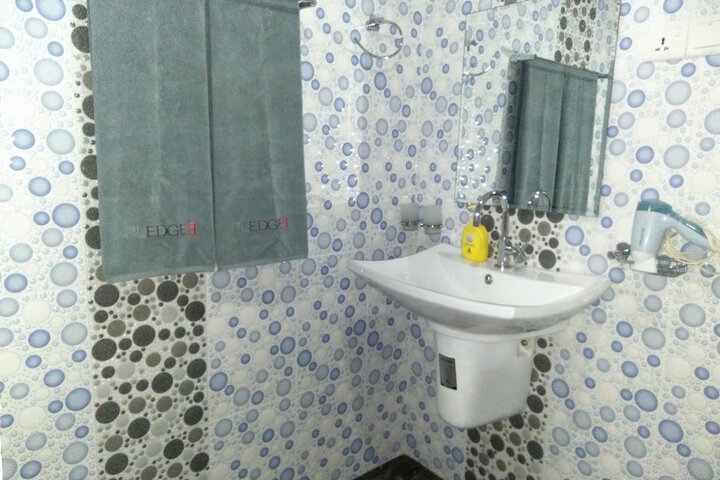 Room 12 of 18