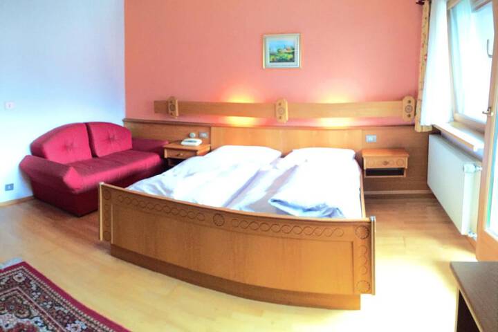 Room 6 of 52