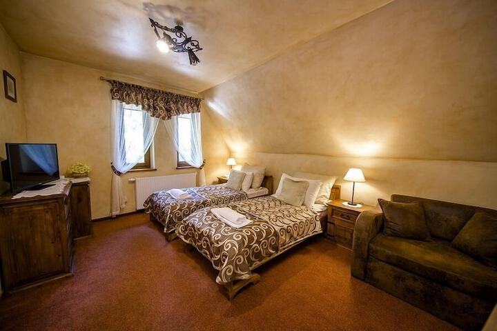 Room 6 of 83