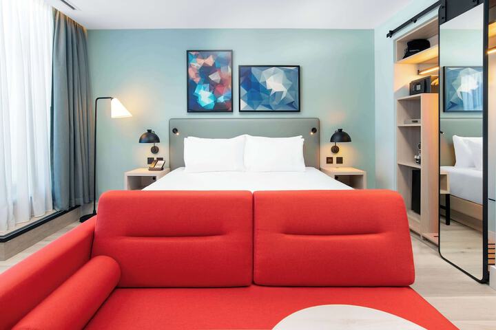 Room 35 of 83