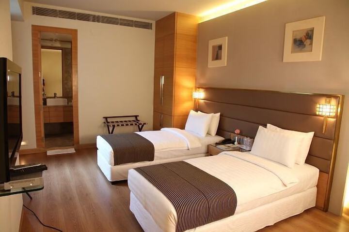 Room 5 of 25