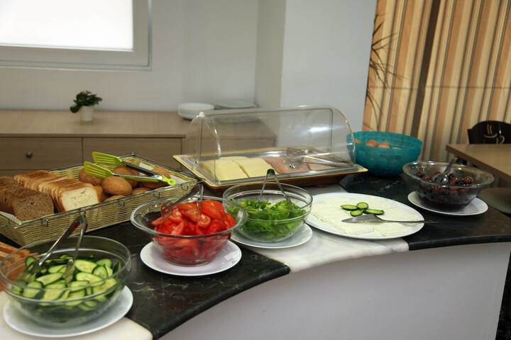 Dining 12 of 19
