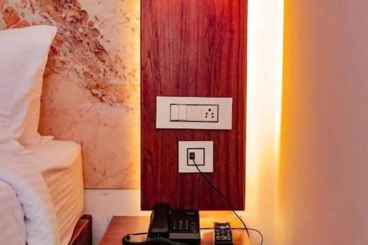 Room 13 of 30