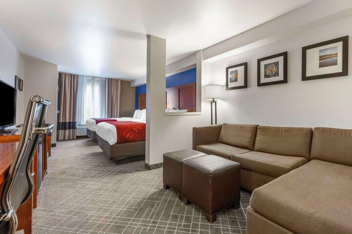 1 King Bed Suite (2 of 16)