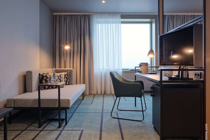 Room 9 of 38