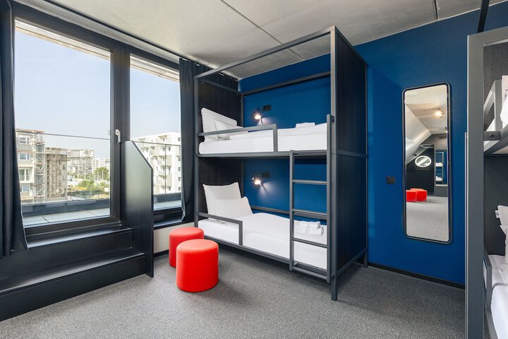 Room 25 of 146