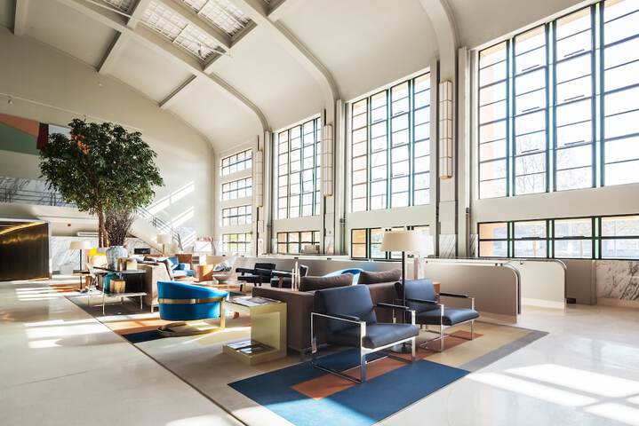 Entrance & Lobby
