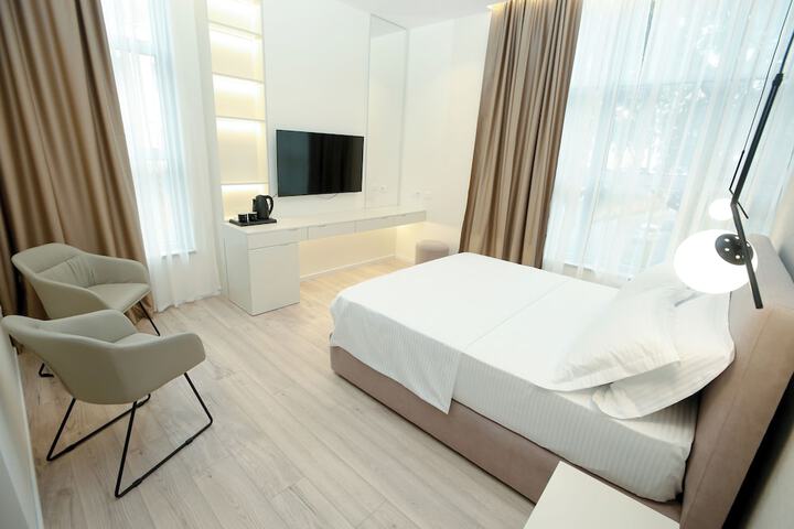 Room 6 of 42