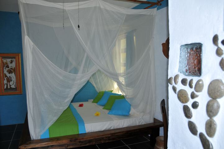 Room 4 of 43